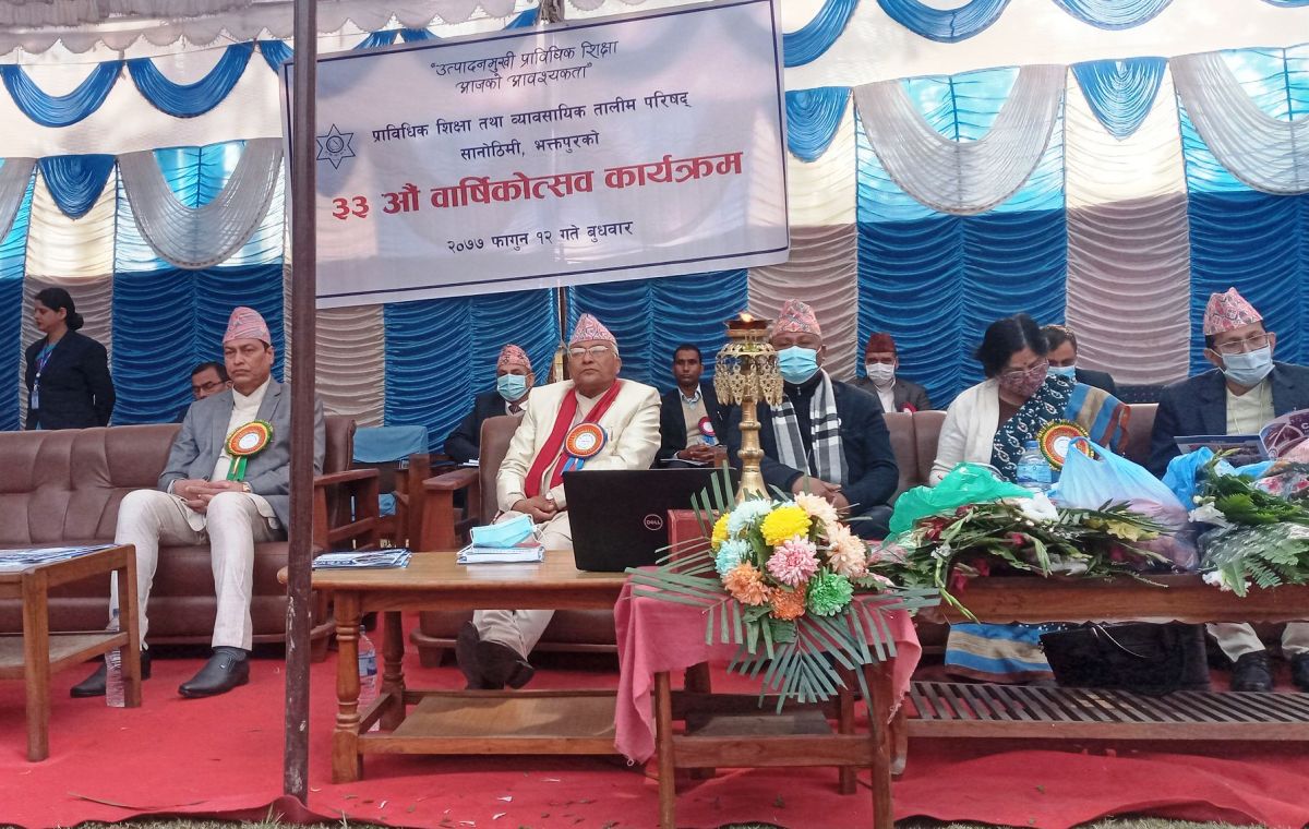 कसैले राजीनामा दे भन्दैमा प्रधानमन्त्रीले राजीनामा दिनुहुन्न : शिक्षामन्त्री श्रेष्ठ